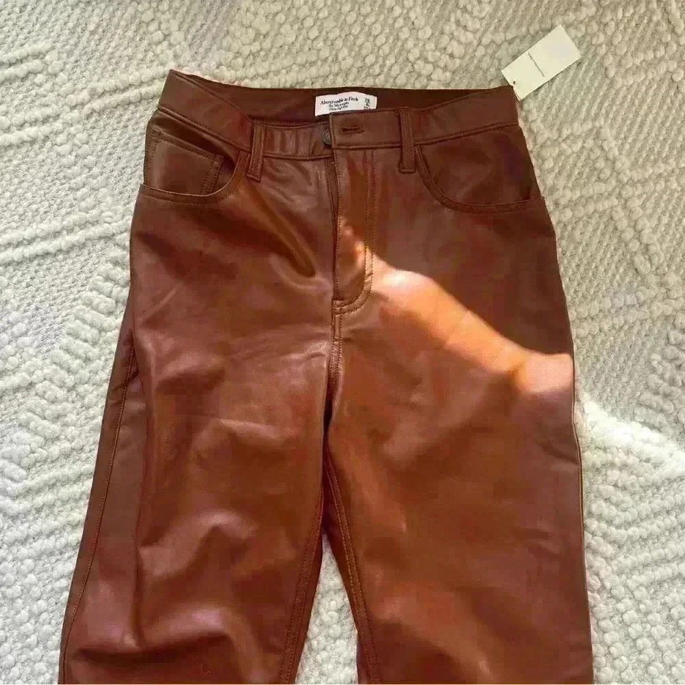 Abercrombie & Fitch Curve Love Ultra High Rise 90s Faux Leather Pants - Picture 4 of 8